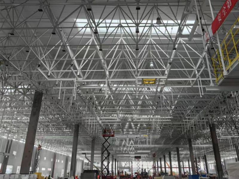 濟(jì)寧瑞通金屬結(jié)構(gòu)有限公司工程案例 東風(fēng)汽車新能源焊裝沖焊車間 網(wǎng)架項(xiàng)目 工程位于湖北省襄陽(yáng)市,工程面積:22658m2。